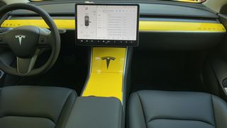 Model 3, foliert gelb